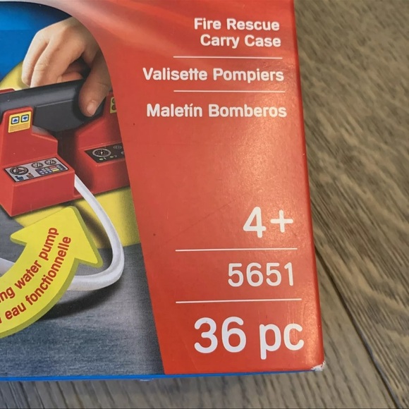 New Playmobil CITY ACTION Fire Rescue Carry Case #5651 36 Pieces Great Gift 4+ - Picture 5 of 6
